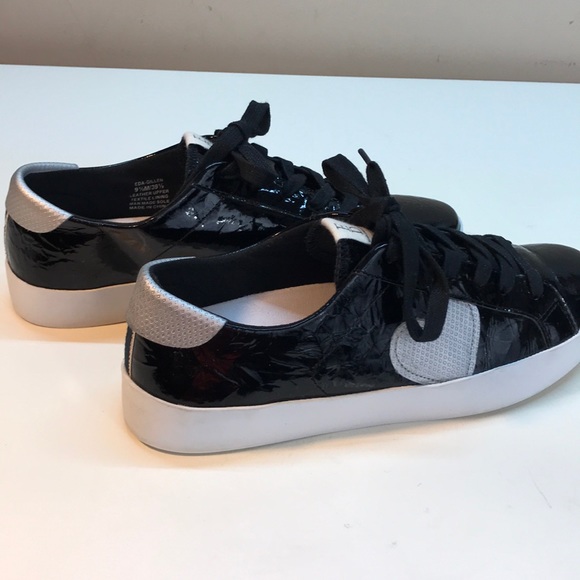 Ellen DeGeneres Black Sneakers with Heart Size 9.5 - Picture 7 of 10